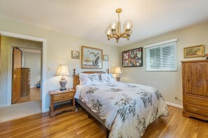 4 makuuhuonetta, työpöytä, silitysrauta/-lauta, ilmainen Wi-Fi