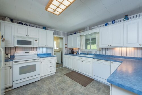 Mtn Retreat~Mins to Downtown Burnsville, WiFi+Grill, EV Level 2 Charger, Private