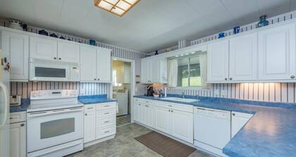 Mtn Retreat~Mins to Downtown Burnsville, WiFi+Grill, EV Level 2 Charger, Private