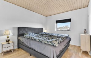 4 bedrooms, travel crib, free WiFi