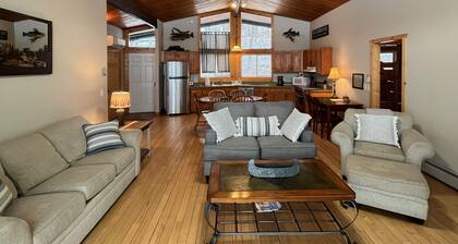 Gotaway Lodge on Lake Ann