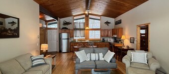 Gotaway Lodge on Lake Ann