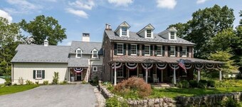 Private, Fully Renovated 1 bedroom Carriage House