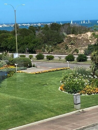 step from the beach,half bolck to the casino nine block to gorlero ave