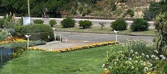 step from the beach,half bolck to the casino nine block to gorlero ave