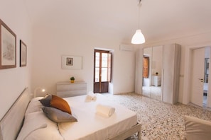 2 chambres, fer et planche Ă repasser, Wi-Fi gratuit, draps fournis