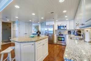 Microwave, dishwasher, coffee/tea maker, toaster - XPLORIE ACTIVITIES & LINENS INCLUDED*! Plaza 2BR/den oceanfront condo with indoor/outdoor pools! (Ocean City)