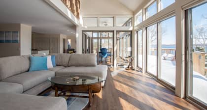 Sunrise Lake House - Stunning Canandaigua Lake Views!