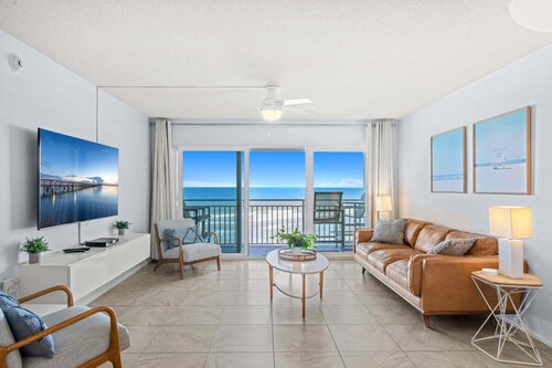 Relax in Style: Oceanfront Penthouse with Heated Pool & BBQ Grills ☀️