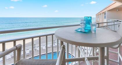 Penthouse Paradise: Oceanfront Condo w/ Stunning Views + Beach & Pool Access 🌴