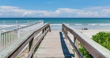 Right on the Beach ☀️ – Family & Pet Friendly with Gorgeous Oceanfront Views!