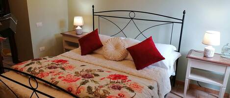 Departamento exclusivo | 1 habitación y tabla de planchar con plancha