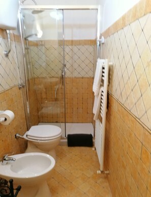 Exclusive Apartment | Bathroom