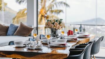 Premium Villa | Dining room