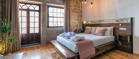 1 bedroom, desk, internet, bed sheets