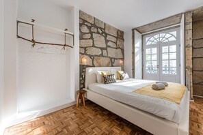 3 habitaciones, escritorio, internet y ropa de cama 