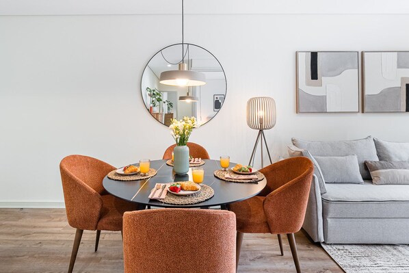 Dining - GuestReady Essential - Stylish Central Home (Boavista)