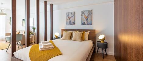 مكتب ومكواة/لوح كي وإنترنت مجاني وملاءات أسرّة