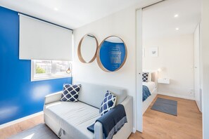 TV - GuestReady - Theater Apartment (Porto)