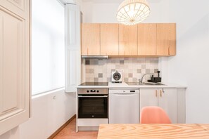 Fridge, microwave, oven, coffee/tea maker