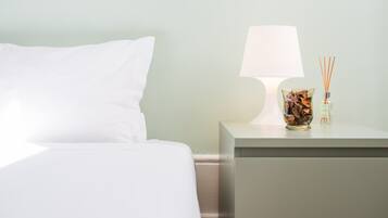 1 bedroom, desk, free Internet, bed sheets