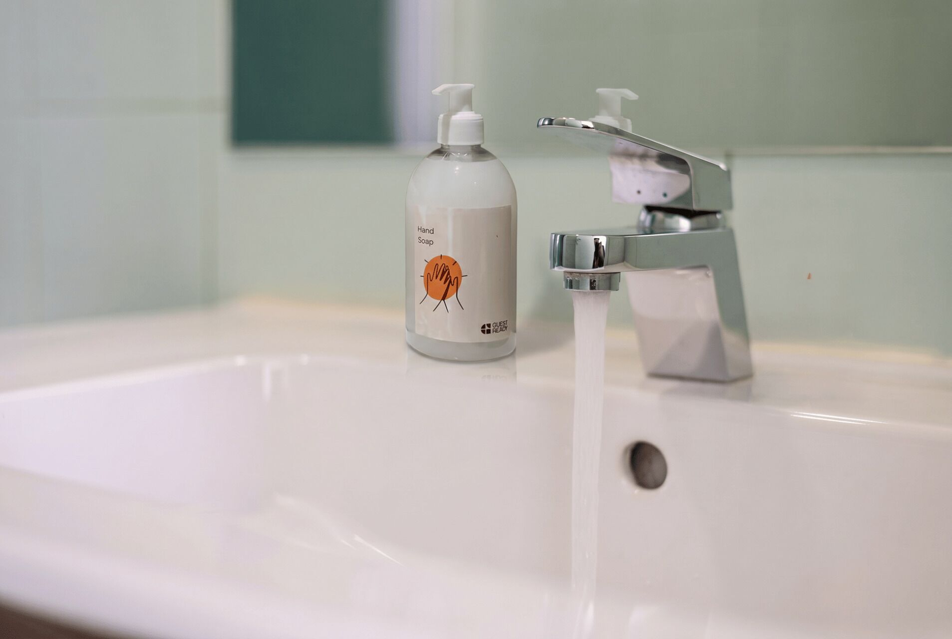 Douche, sèche-cheveux, serviettes fournies