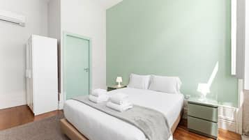 1 chambre, bureau, fer et planche à repasser, Internet gratuit