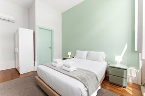 1 bedroom, desk, iron/ironing board, free Internet