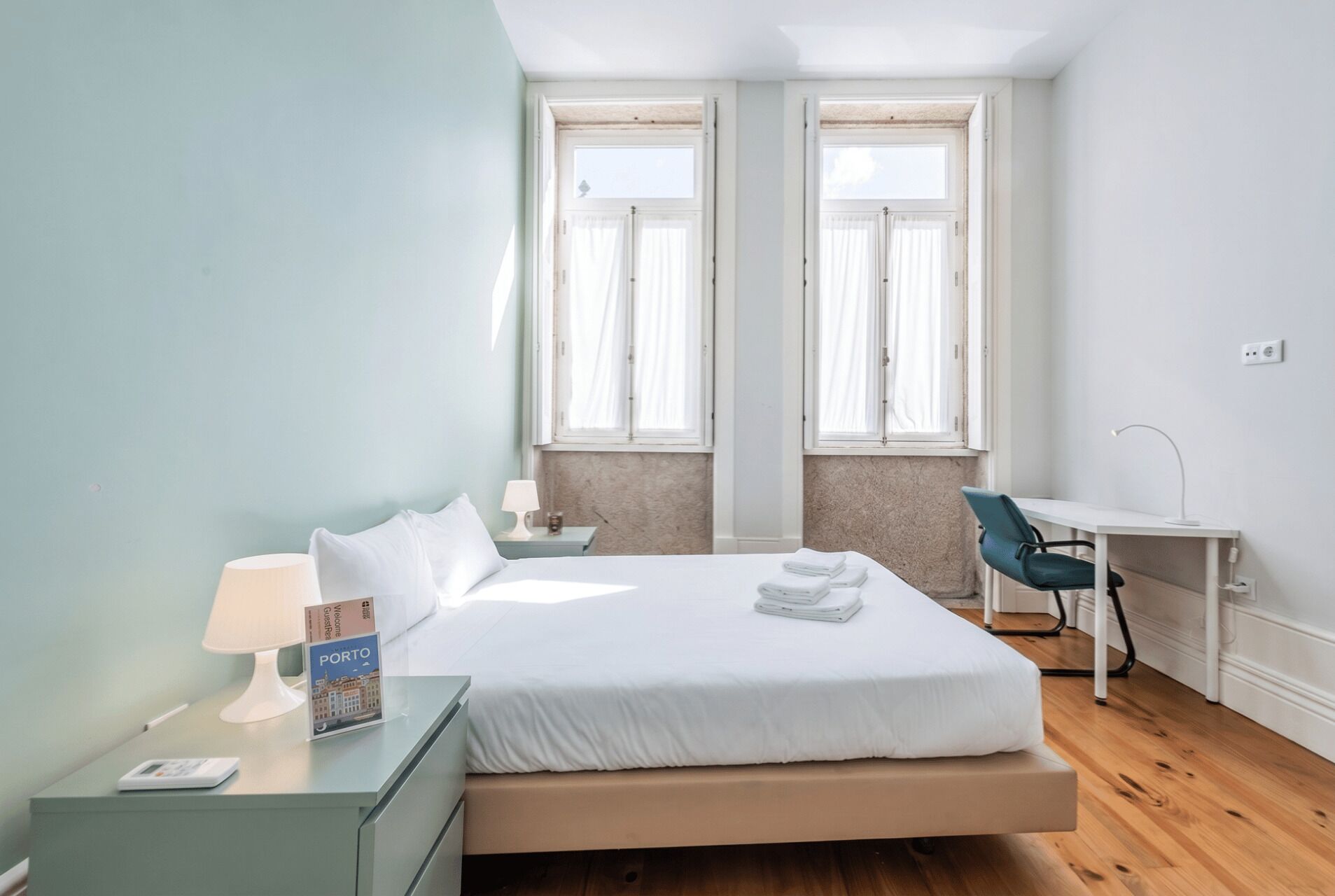 1 bedroom, desk, free Internet, bed sheets