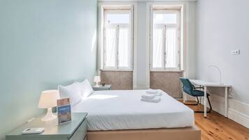 1 bedroom, desk, free Internet, bed sheets