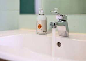 淋浴設備、風筒、提供毛巾