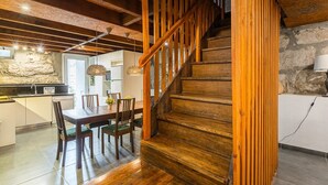 Unclassified image, 4 of 34, button - GuestReady - Porto Home II (with balcony) (Porto)