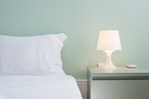 1 bedroom, desk, internet, bed sheets - GuestReady - Porto Home III (Porto)