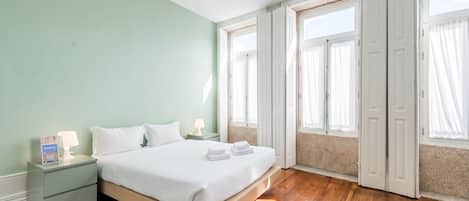 1 bedroom, desk, Internet, bed sheets