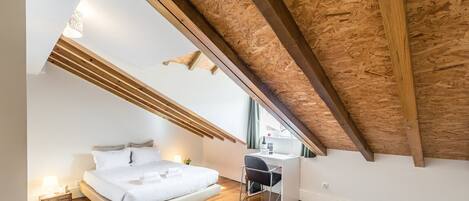 Desk, WiFi, bed sheets
