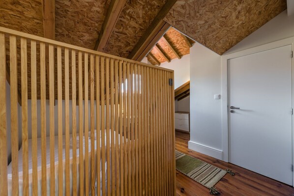 1 quarto, escrivaninha, acesso à internet, roupa de cama