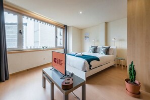 Internet, bed sheets - GuestReady - MusicHall - Into the Wild (Porto)