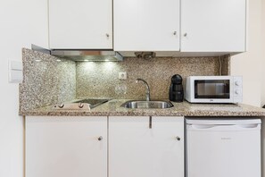 Fridge, microwave, coffee/tea maker