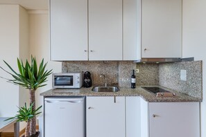 Frigorifero, microonde, macchina per tè/caffè