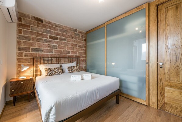 Iron/ironing board, Internet, bed sheets - GuestReady - Crayon Walls 2nd (Porto)