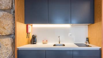 Fridge, microwave, coffee/tea maker, toaster