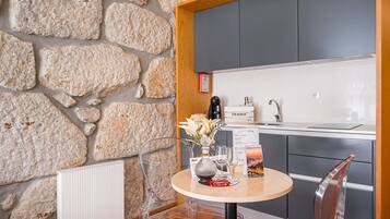 Fridge, microwave, coffee/tea maker, toaster