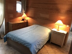 5 chambres, fer et planche à repasser, lit parapluie, Wi-Fi gratuit