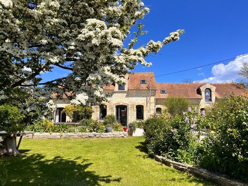 Le Relais - Authentic seaside family home with 5 bedrooms at Gold Beach