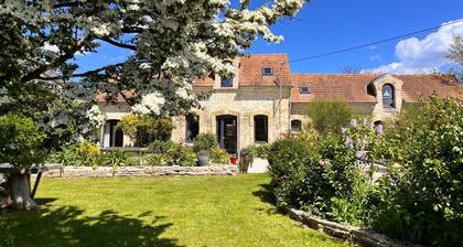 Le Relais - Authentic seaside family home with 5 bedrooms at Gold Beach