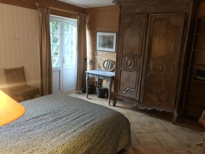 5 chambres, fer et planche à repasser, lit parapluie, Wi-Fi gratuit