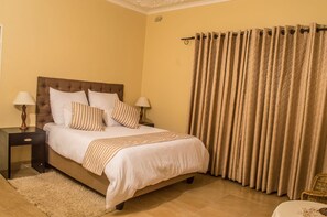 4 bedrooms, desk, iron/ironing board, WiFi
