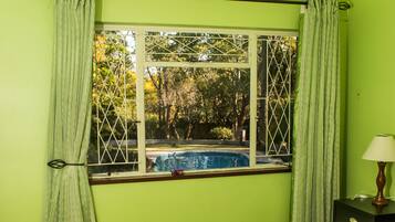 4 bedrooms, desk, iron/ironing board, WiFi