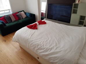 3 bedrooms, iron/ironing board, free WiFi