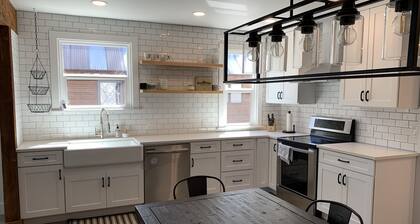 Charming Family/Pet Friendly Home on Lake Street! One minute walk to downtown.